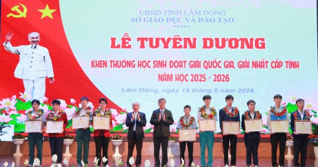 Lâm Đồng tuyên dương điển hình tiên tiến và học sinh giỏi tiêu biểu