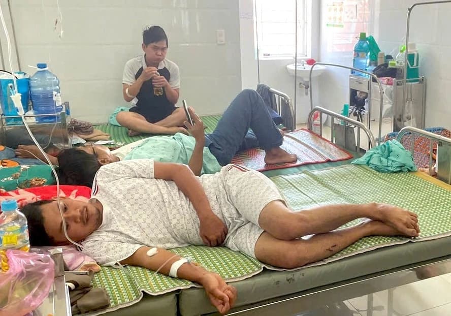75 người nghi ngộ độc sau khi ăn bánh mì ở Gia Lai, chủ cơ sở cũng nhập viện