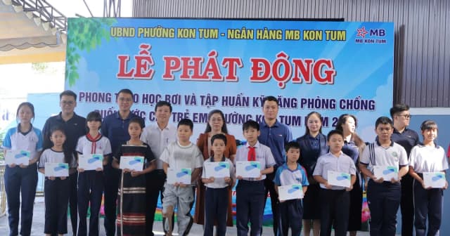 Kon Tum đẩy mạnh phong trào học bơi, phòng chống đuối nước cho trẻ em