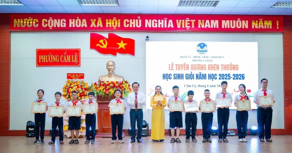 Hai phường tại Đà Nẵng đồng loạt vinh danh hàng trăm học sinh xuất sắc