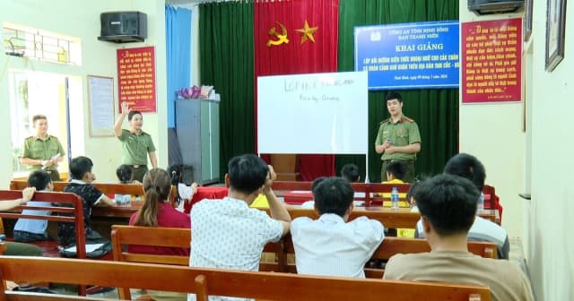 Lớp học cuối tuần của những người thầy đặc biệt