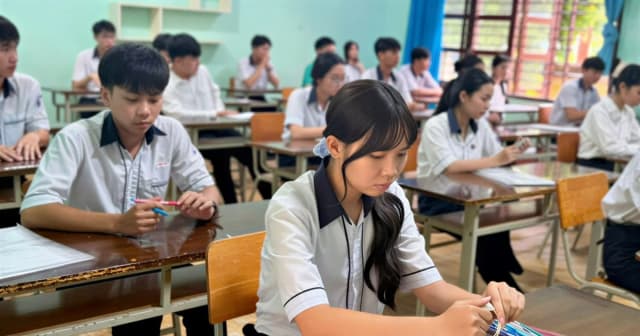 Gần 300 thí sinh tại Điểm thi 'đặc biệt' của tỉnh Lâm Đồng hoàn thành môn Ngữ văn
