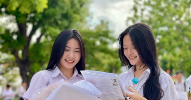 Thí sinh bước vào buổi thi các môn tự chọn của Kỳ thi tốt nghiệp THPT 2026