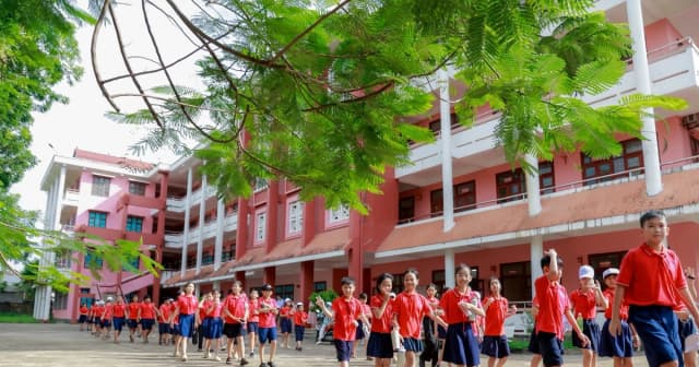 Cần nghiên cứu kỹ lưỡng, xem xét trong tổng thể sắp xếp và phát triển giáo dục