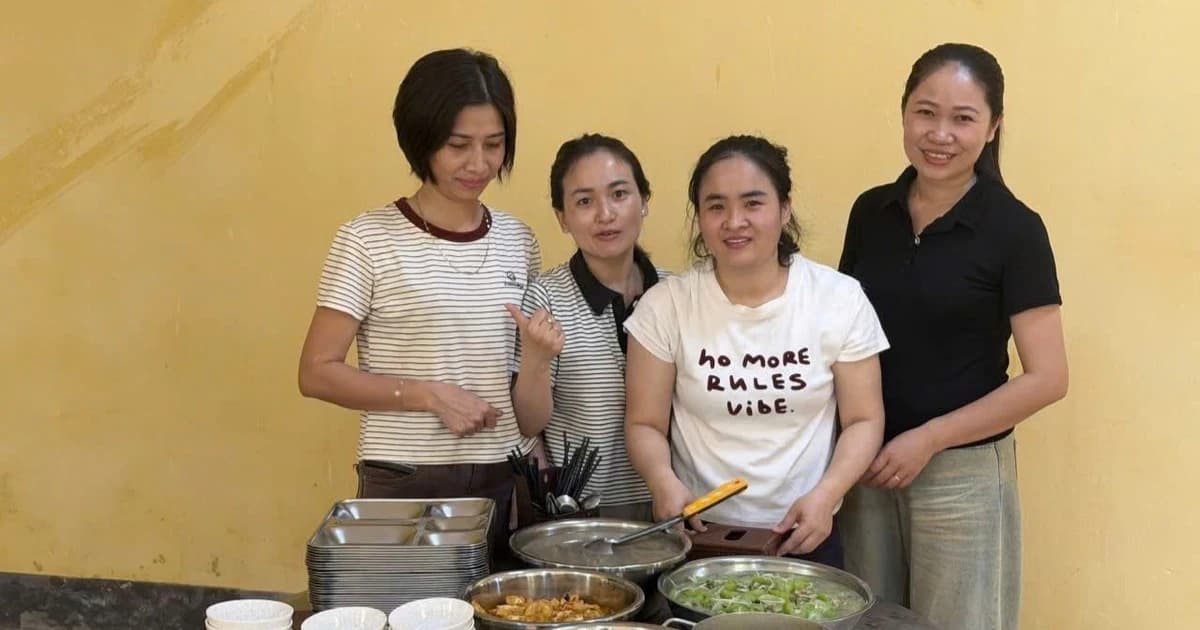 Những suất cơm và chuyến xe miễn phí của thầy cô giúp sĩ tử vùng khó