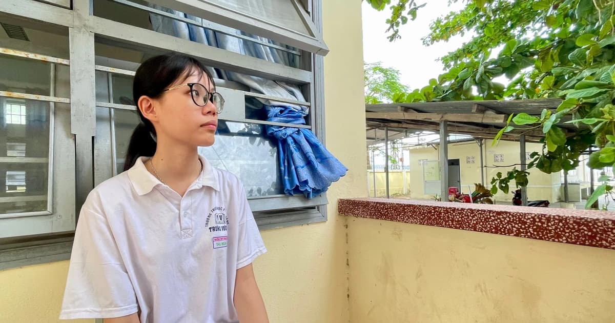 Hai ngày mất cả cha lẫn mẹ, nữ sinh gượng dậy viết tiếp ước mơ