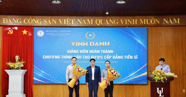 4 giảng viên lấy bằng tiến sĩ được thưởng 720 triệu đồng