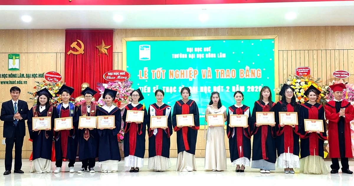 Trường ĐH Nông Lâm Huế trao bằng tốt nghiệp cho 228 tân khoa