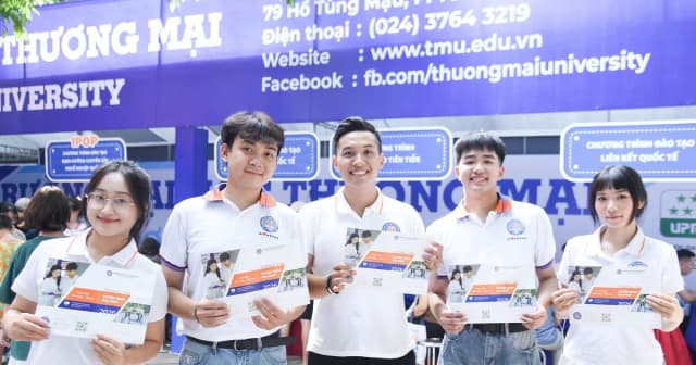 Trường ĐH Thương mại công bố bảng quy đổi tương đương điểm trúng tuyển