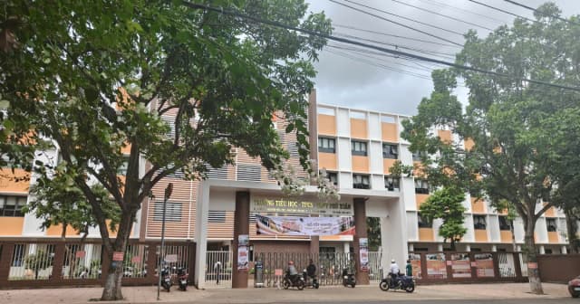 Vì sao nhiều học sinh Đắk Lắk rút hồ sơ tuyển sinh lớp 10 khỏi trường tư thục?