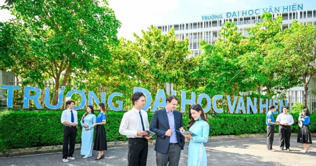 Đăng ký nguyện vọng vào Văn Hiến, thí sinh nhận hỗ trợ đến 60% học phí