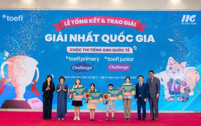 Trao giải Cuộc thi tiếng Anh TOEFL Challenge