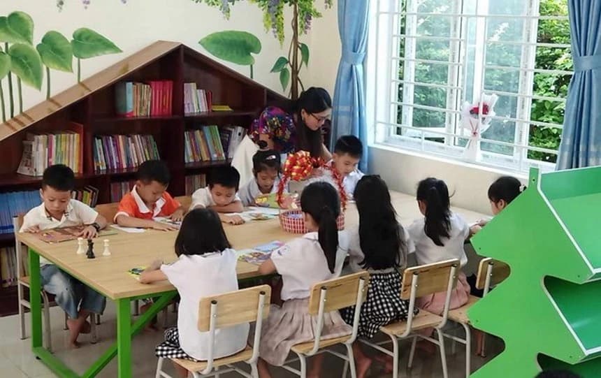 Điều kiện chuyển từ nhân viên thiết bị trường học sang văn thư