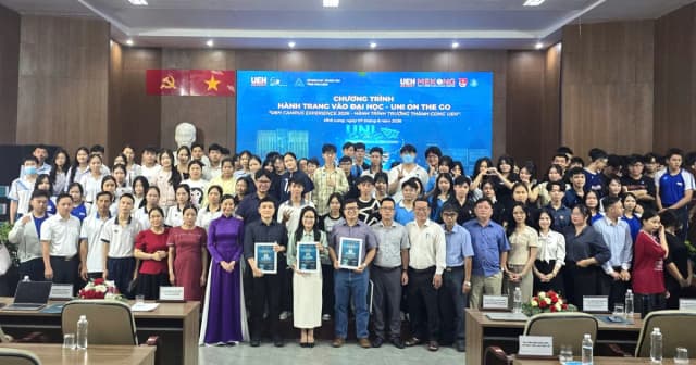 Hơn 550 học sinh trải nghiệm môi trường đại học tại UEH Mekong