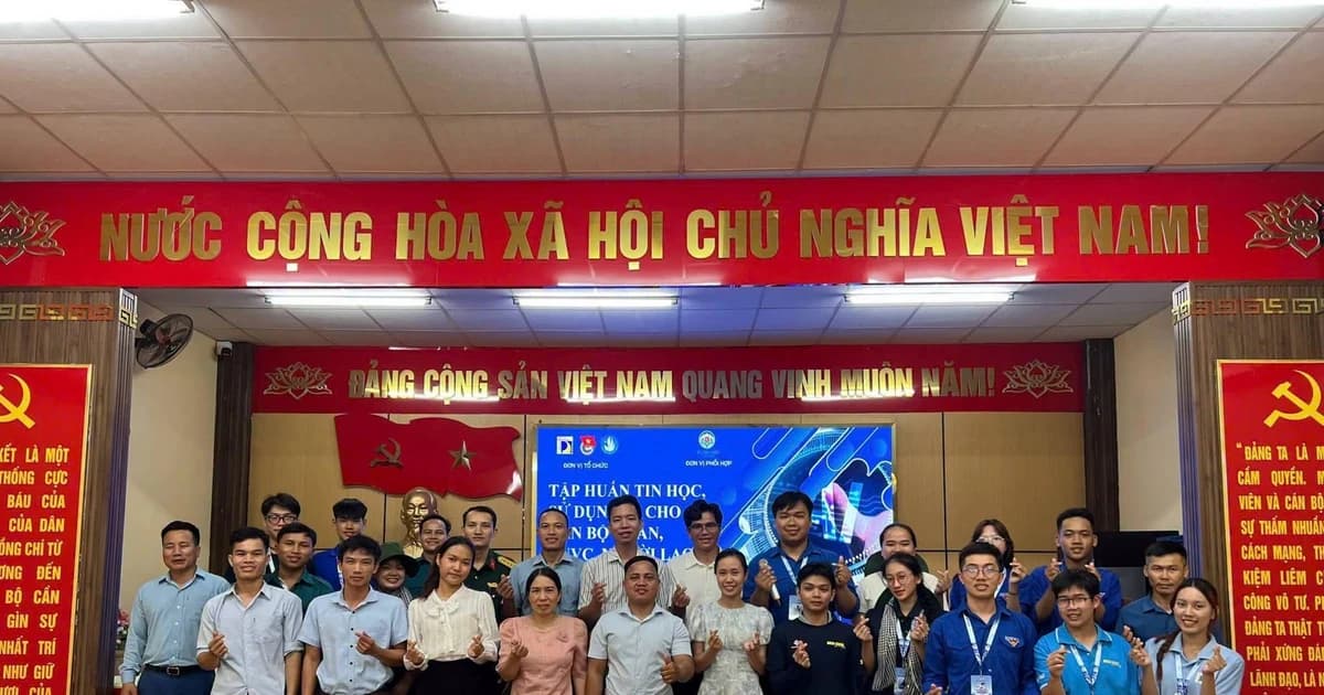 Sinh viên đưa chuyển đổi số lên miền núi