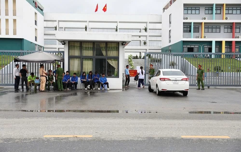Hơn 300 thí sinh Tuyên Quang thi lại môn Toán