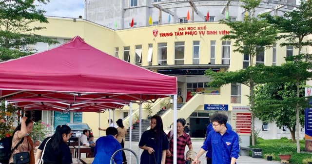 Tân sinh viên Đại học Huế ‘đỏ mắt’ tìm phòng trọ ký túc xá