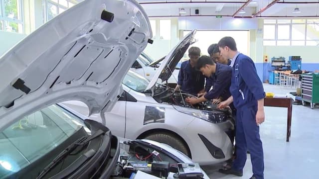 Giáo dục nghề nghiệp gắn với hỗ trợ việc làm bền vững ở Phú Thọ
