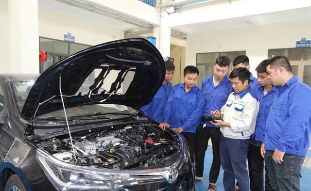 Mở lối học nghề từ trường phổ thông