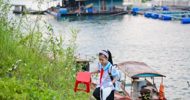 Hành trình vượt sông tìm chữ của học trò ở Ngòi Hoa
