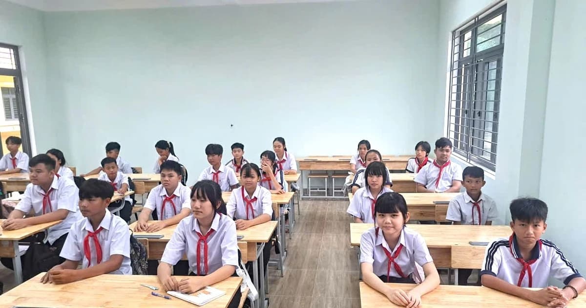 Mở cánh cửa tương lai cho học sinh vùng biên