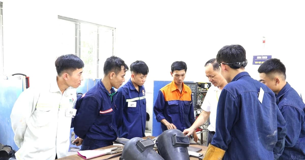 Nhiều học sinh khá, giỏi chọn học nghề để sớm tham gia thị trường lao động