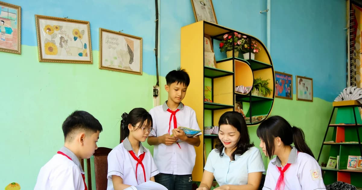 Phú Thọ rà soát từng trường, đưa sách giáo khoa đến nơi chưa đủ