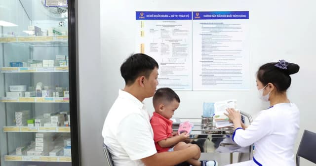 VNVC chính thức tiêm vaccine tay chân miệng đầu tiên tại Việt Nam