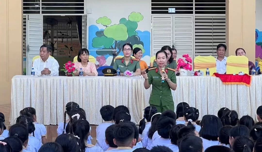 Gần 900 học sinh Tiểu học ở An Giang được trang bị kiến thức pháp luật về ATGT