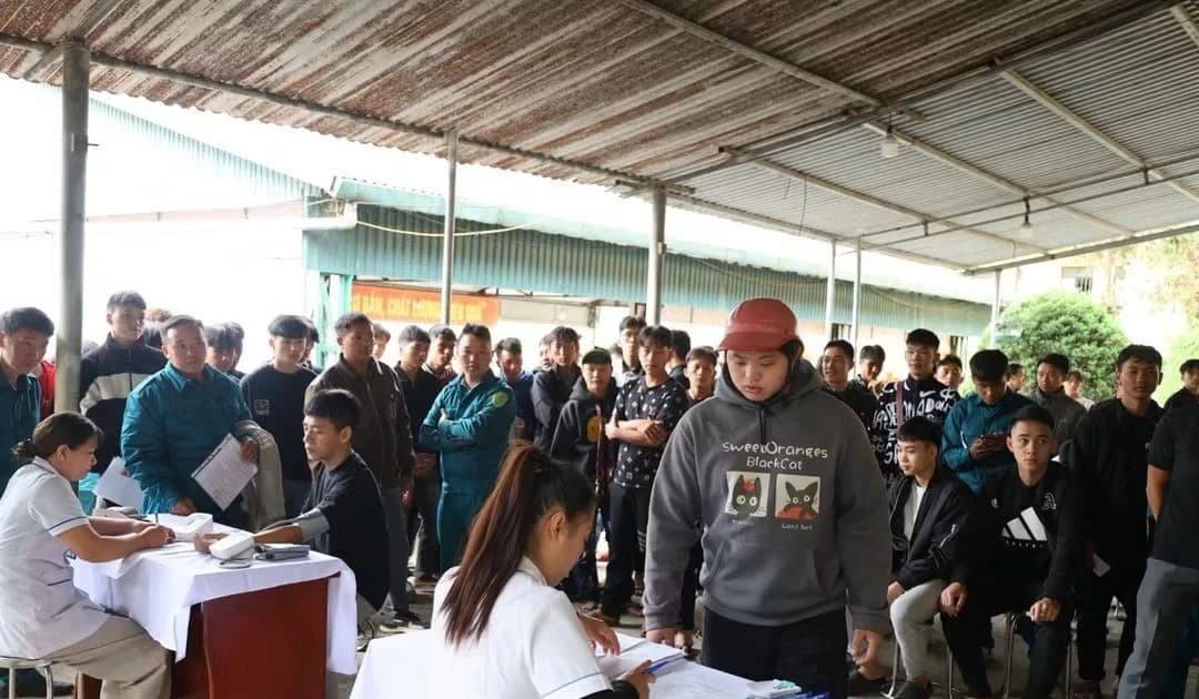 Khám chữa bệnh miễn phí, chăm sóc sức khỏe lâu dài cho người dân vùng khó