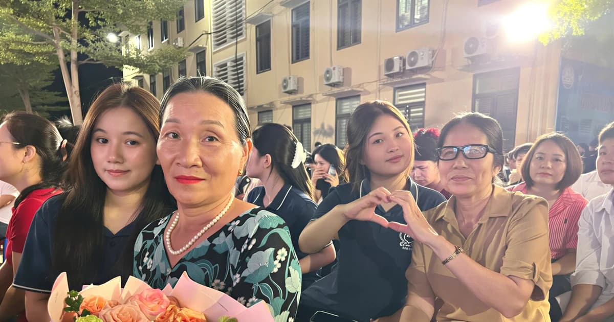 Giáo dục tình yêu thương cho học trò nhân ngày Phụ nữ Việt Nam