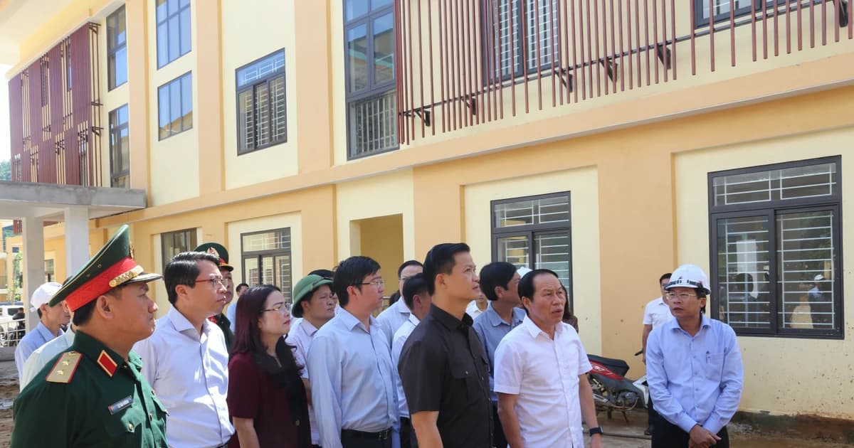 Phó Thủ tướng Lê Tiến Châu kiểm tra tiến độ trường phổ thông nội trú ở Quảng Trị