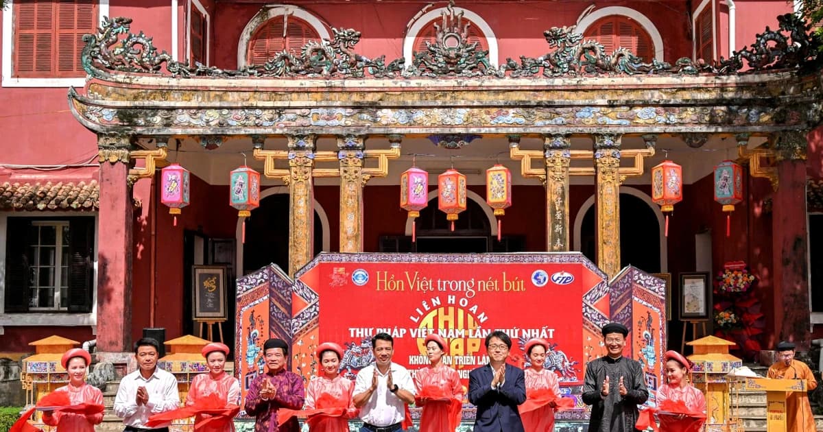 Khai mạc Liên hoan Thư pháp Việt Nam lần thứ I tại Cố đô Huế